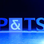 logo P&TS sur scène